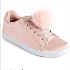BNWOT MADDEN GIRL POM POM BAABEE BLUSH SHOES 7.5